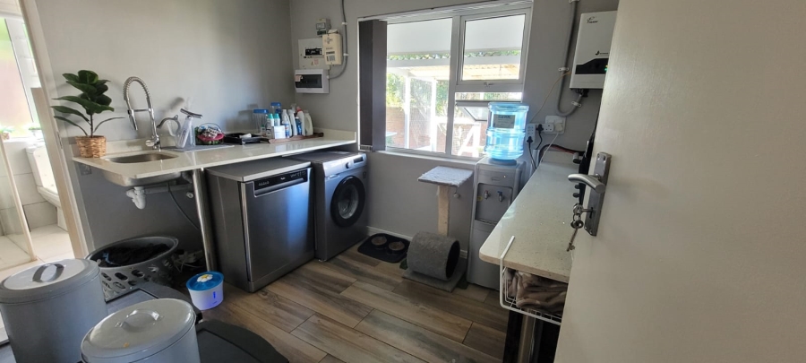 To Let 4 Bedroom Property for Rent in Tergniet Western Cape